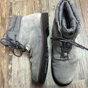 The north face grey heat seeker boots with laces shoe size 9